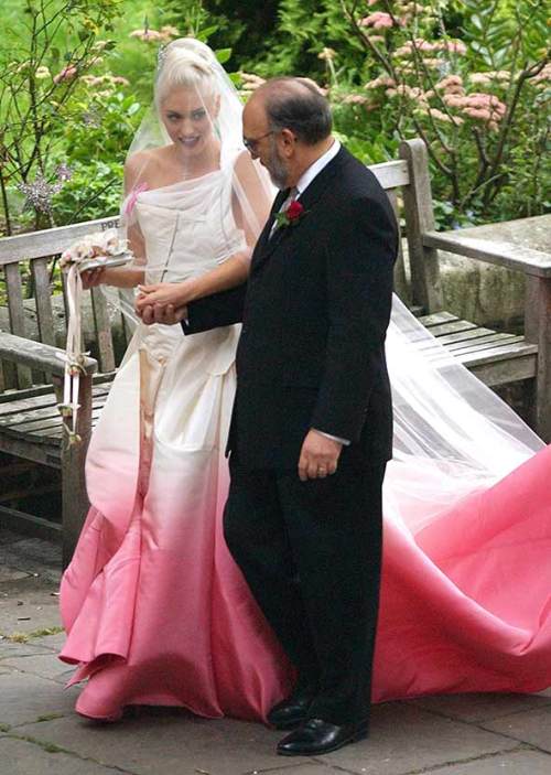 1406196952-gwen-stefani-dior-wedding-dress